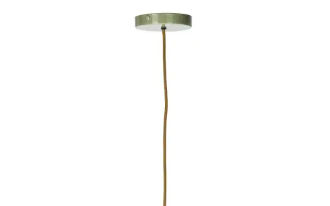 En grön kökslampa med en brun tygsladd hänger från ett takfäste.