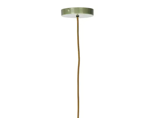 En grön kökslampa med en brun tygsladd hänger från ett takfäste.