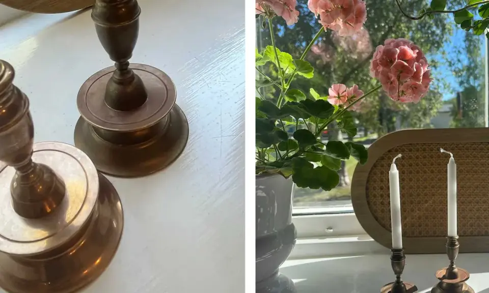 Två antika ljusstakar i mässing, redo att putsa. En kruka med rosa pelargoner står bredvid.